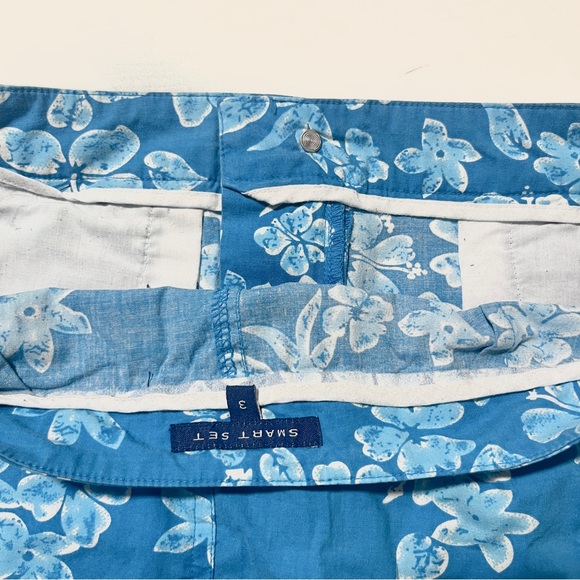 Retro blue and white floral print shorts - Picture 5 of 7